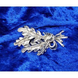 vintage 1950s-60s silver tone bow wrapped oak leaves brooch